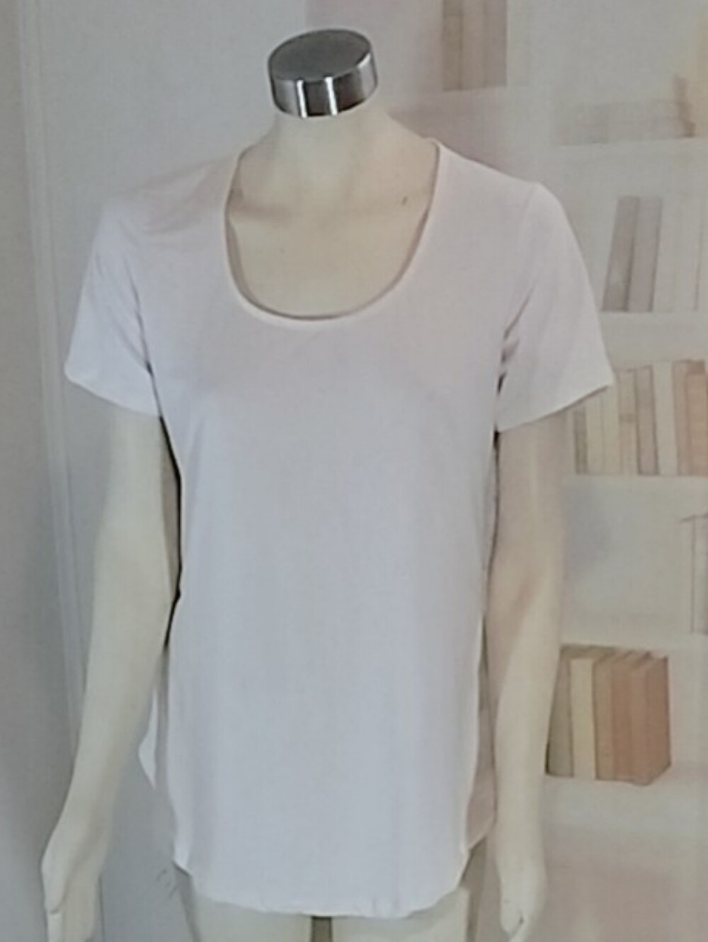 Women’s Scoop Neck Short Sleeve Top - White